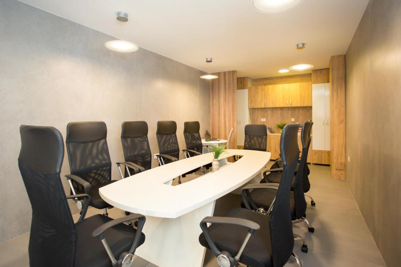 Hotel Tilia Cetinje Esterno foto