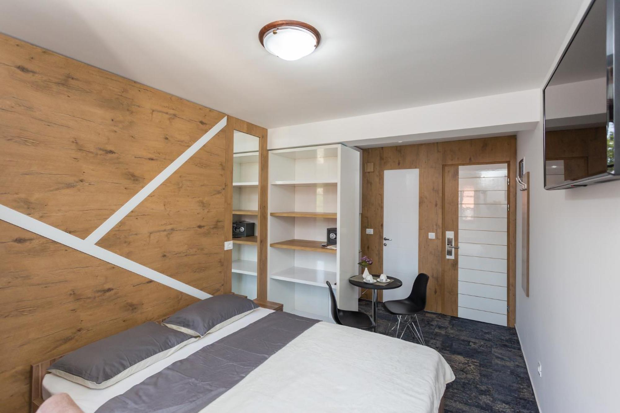 Hotel Tilia Cetinje Esterno foto