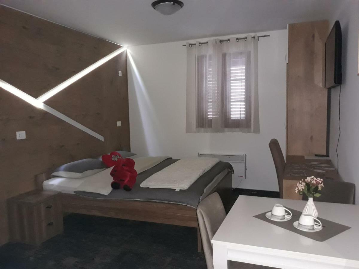 Hotel Tilia Cetinje Esterno foto
